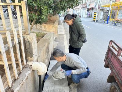 凤凰社区：为排水沟加盖 提升居民幸福指数