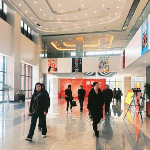两会组图| 人大代表报到