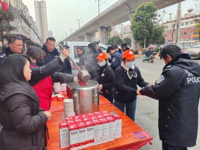 团区委：寒冬送暖，腊八传情