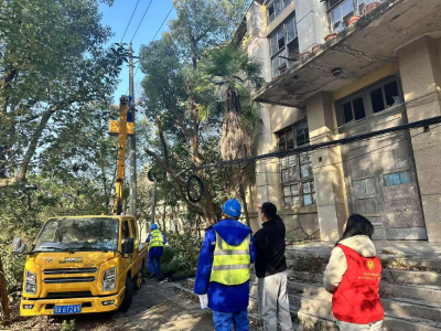 梅园社区：路灯维修温暖居民心