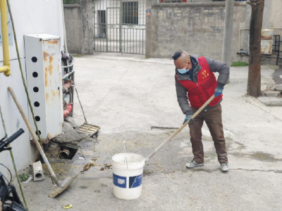 凤凰社区：“桂乡管家”暖心行动，疏通下水道解民忧