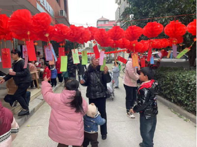 温泉街道：张灯结彩庆元宵 睦邻共享团圆情