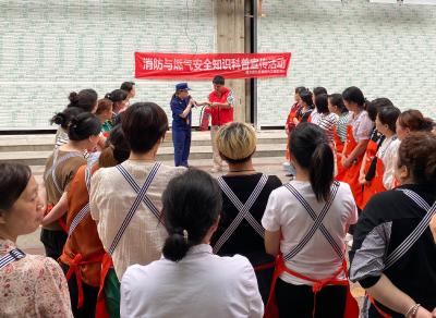 永安南大街社区：消防演练进商场，防患未然保平安