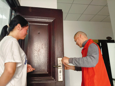 双龙社区桂乡管家冯军：用“微行动”托起居民幸福感