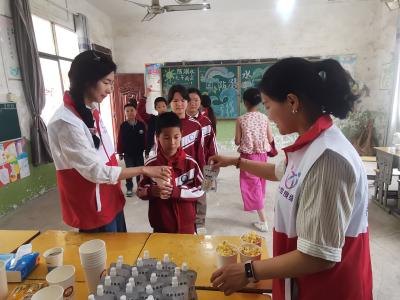 团区委：关爱乡村小学 传递温暖爱心