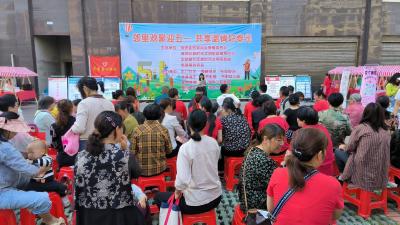 咸安：邻里欢聚迎“五一”  共享温情好春光