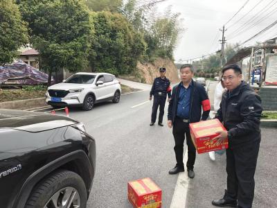咸安区各乡镇全员在岗织牢织密清明期间森林防火网