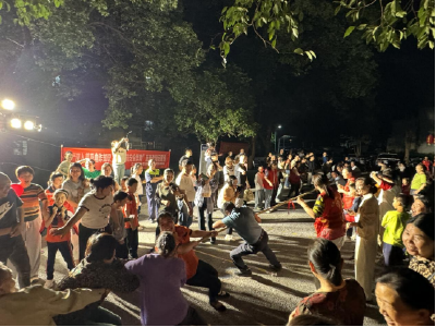 岔路口社区：文艺汇演展风采 趣味游戏燃激情