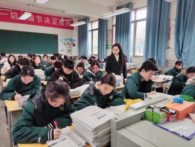 基层人物丨咸宁市温泉中学教师王元宝：潜心育人 静待花开