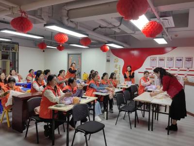“家门口”免费学育儿 点亮就业新技能