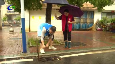 南昌路社区：清理雨水井 畅通排水路
