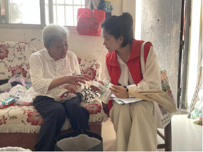 温泉街道岔路口社区：“桂乡管家”贴心服务 架起政策落实“连心桥”  