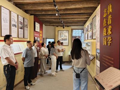 咸安区档案馆到钱亦石故居开展第五期支部主题党日活动