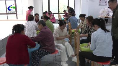 【文明风尚】贺胜桥镇：绘伞传古韵 粽香暖端阳