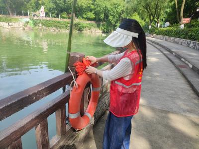 万年路社区：“人防 + 物防”，织密防溺水“安全网”