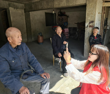 马桥村：“桂乡管家”送审上门 暖心服务直通民心