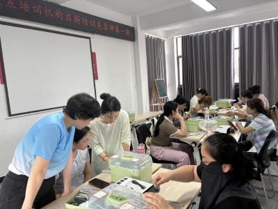 香城社区：“妆”点人生路 “技”送千万家