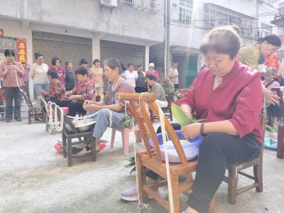东门社区：齐包“廉心粽” 传承好家风