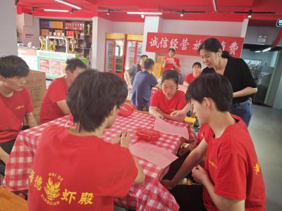 咸安区商务局开展“诚信经营 放心消费”主题实践活动