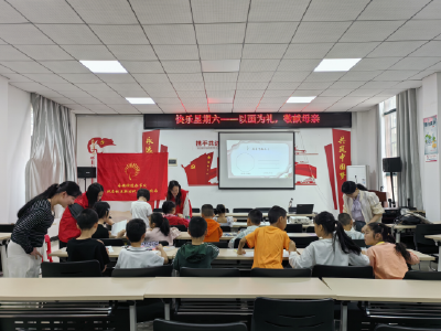 双龙社区：以画为礼，敬献母亲