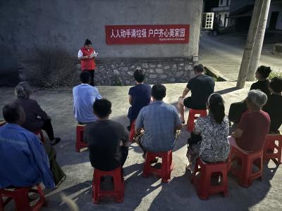 汀泗桥镇：屋场会上聚民智 共绘垃圾治理新图景