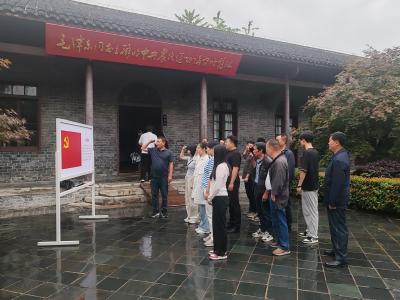 高赛村党总支联合咸宁市工程咨询行业协会党支部开展红色教育活动