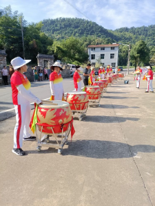 太乙村：村湾拔河促友谊 凝心聚力展风采