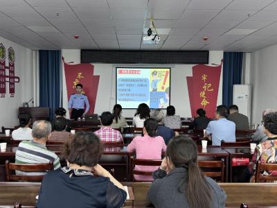 普法宣传进社区 反诈防线靠大家