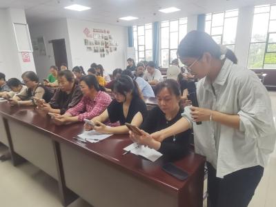 同心路社区：公益培训帮助老年人玩转短视频 