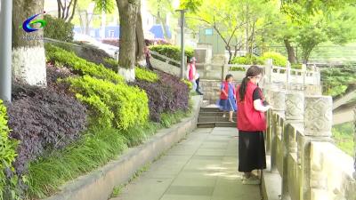 【文明风尚】滨河社区：清理河岸垃圾 守护河道环境