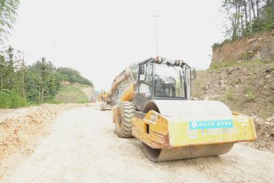 咸安钱山线改建工程加速推进 铺就乡村振兴“快车道”