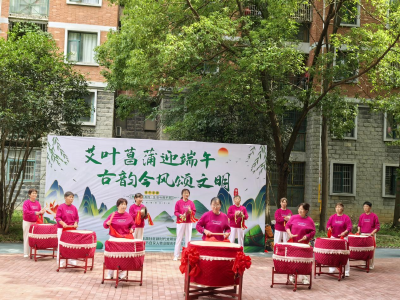 万年路社区：老旧小区焕新颜 文艺演出庆新生