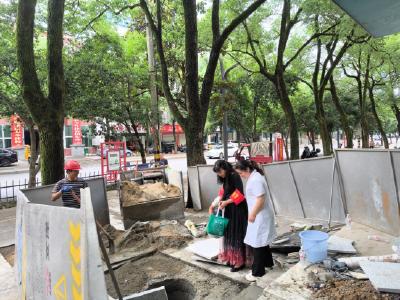 花坛社区：“管家”牵头破堵点 为民服务解民忧