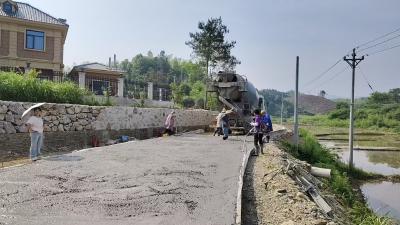 高桥镇黄铁村：次差路面改善工程开工，助力乡村振兴“加速跑”