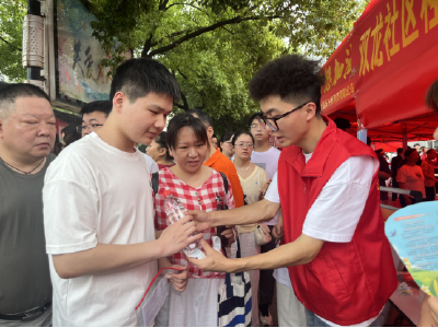 【护航高考】双龙社区： 助力高考 为梦护航