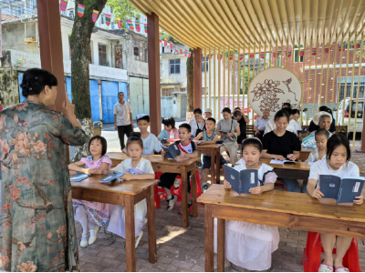 南昌路社区：户外讲堂传家训 邻里共话家常情  