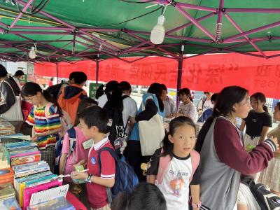 高桥镇举办惠民图书巡展会 千余册书籍助力书香乡村建设