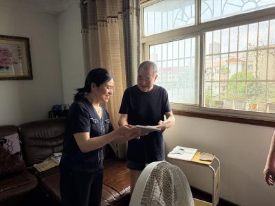 区委老干部局遍访离休干部 落实“一人一策”精准服务