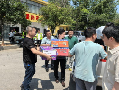咸宁天立路桥公司为一线职工送“清凉” 