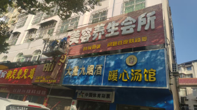 区城管执法局: 守护市民“头顶安全”  助力城市品质提升