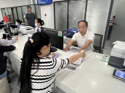 区医保局：一把手“变身”窗口专员 沉浸式体验医保流程