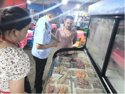横沟桥镇开展夜市食品安全专项整治行动，守护“舌尖上的安全”