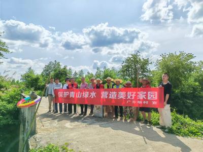 向阳湖镇开展“清河行动” 守护碧水蓝天 