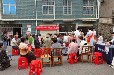 车站路社区：“银龄”助分类 环保健康行