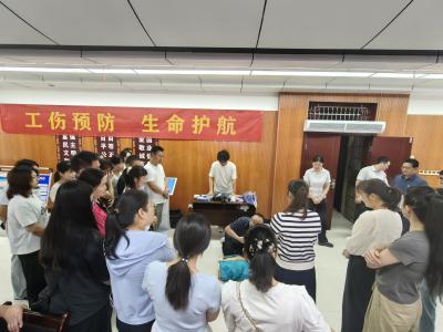 区人社局开展工伤预防宣传活动