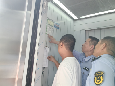 南昌路社区开展电梯“体检” 筑牢安全“防护墙”