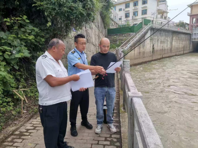 咸安区整治淦河违规垂钓，守护生态平衡
