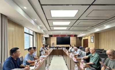 咸安举办2025年企业军转干部代表“八一”座谈会