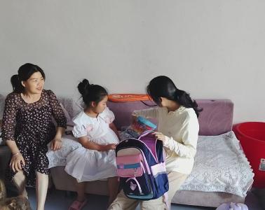 区委编办：爱心妈妈让留守儿童不再孤独