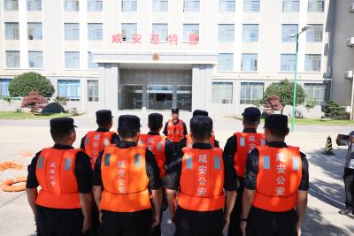 咸安公安开展防溺水专项训练 织密夏季安全防护网